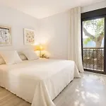 Casa Elviria Con Gran Piscina Comunitaria, Wi-fi Y Aire Acondicionado A 1 Kilometro De La Playa