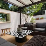 Casa Elviria Con Gran Piscina Comunitaria, Wi-fi Y Aire Acondicionado A 1 Kilometro De La Playa