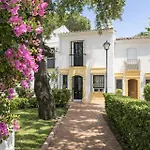 Casa Elviria Con Gran Piscina Comunitaria, Wi-fi Y Aire Acondicionado A 1 Kilometro De La Playa *