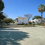 Casa Elviria Con Gran Piscina Comunitaria, Wi-fi Y Aire Acondicionado A 1 Kilometro De La Playa