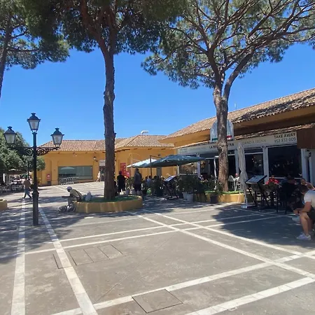 Con Patio Privado Con Barbacoa Y Piscina Cerca De La Playa Marbella
