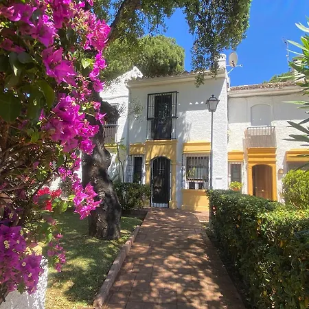 Con Patio Privado Con Barbacoa Y Piscina Cerca De La Playa Holiday home *
