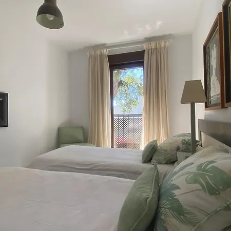 Con Patio Privado Con Barbacoa Y Piscina Cerca De La Playa Holiday home *