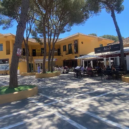 Con Patio Privado Con Barbacoa Y Piscina Cerca De La Playa *
