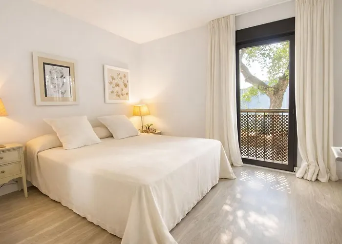 Casa Elviria Con Gran Piscina Comunitaria, Wi-fi Y Aire Acondicionado A 1 Kilometro De La Playa