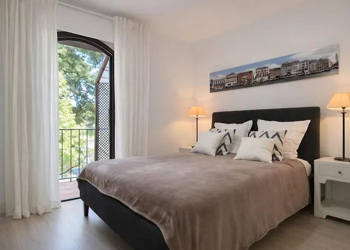 Hébergement de vacances Casa Elviria Con Gran Piscina Comunitaria, Wi-fi Y Aire Acondicionado A 1 Kilometro De La Playa Marbellac