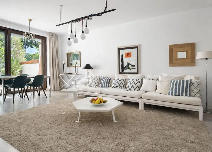 Casa Elviria Con Gran Piscina Comunitaria, Wi-fi Y Aire Acondicionado A 1 Kilometro De La Playa