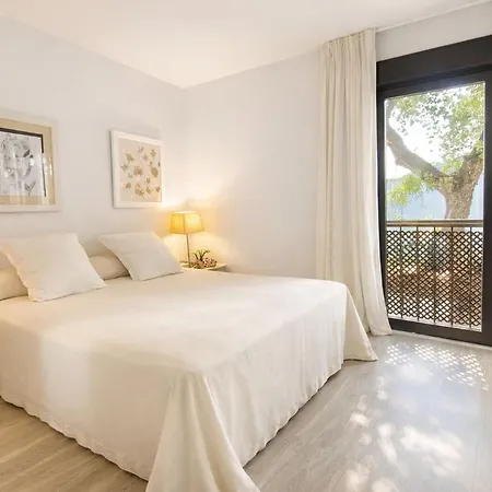 Casa Elviria Con Gran Piscina Comunitaria, Wi-fi Y Aire Acondicionado A 1 Kilometro De La Playa