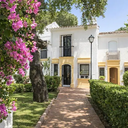 Casa Elviria Con Gran Piscina Comunitaria, Wi-fi Y Aire Acondicionado A 1 Kilometro De La Playa *