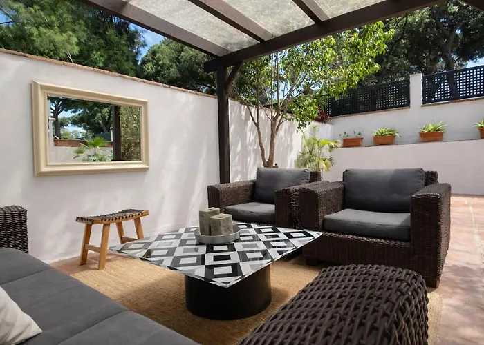 Casa Elviria Con Gran Piscina Comunitaria, Wi-fi Y Aire Acondicionado A 1 Kilometro De La Playa